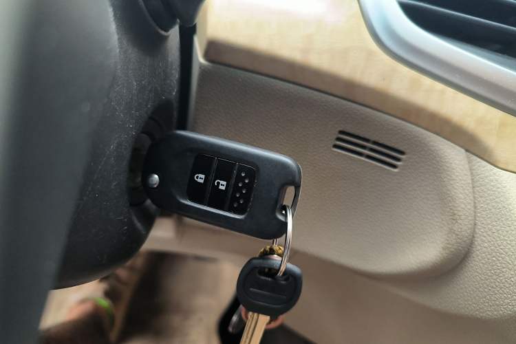 Used Honda Jade 2013 1.8L automatic Comfort version 5 seats