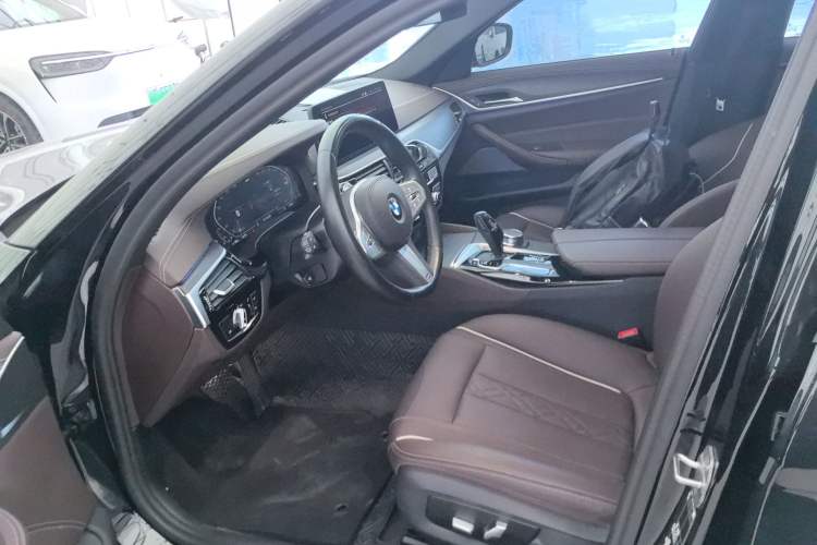 Used BMW 5 Series 2023 530Li Leading Model M Sport Package Left Front Seat