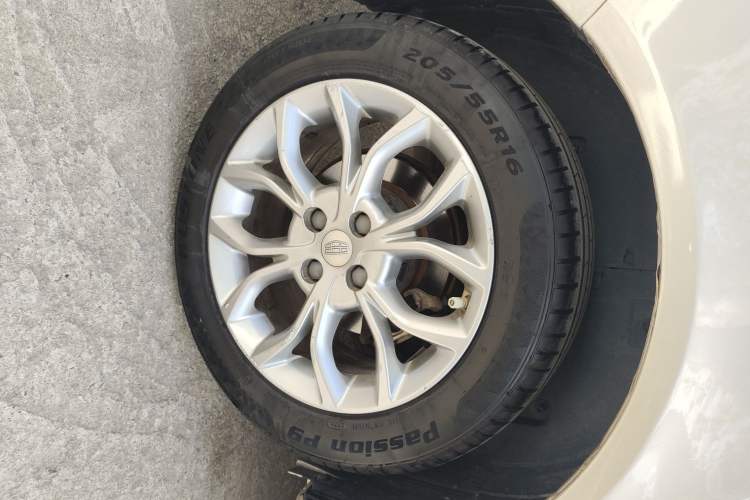 Used Geely Auto Vision 2018 1.5L Automatic Prestige Model Right Rear Wheel Hub