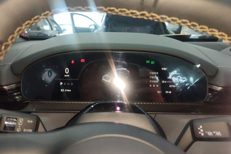 Used Zeekr 7X 2025 100 kWh Long-Range Rear-Wheel Drive with Intelligent Driving Features Instrument Cluster