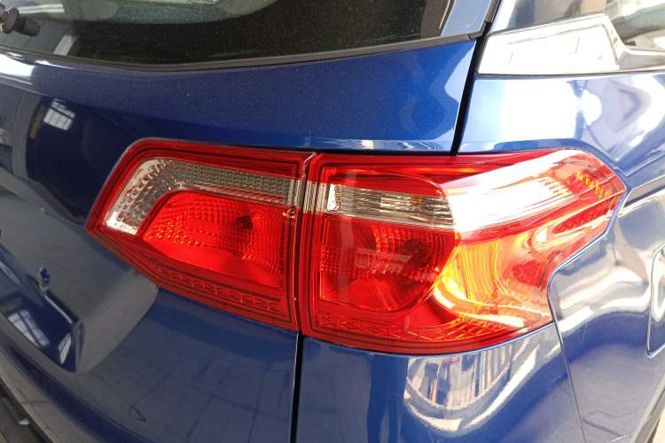 Used Wuling Hongguang S3 2018 1.5T Manual Luxury Model China V Standard
