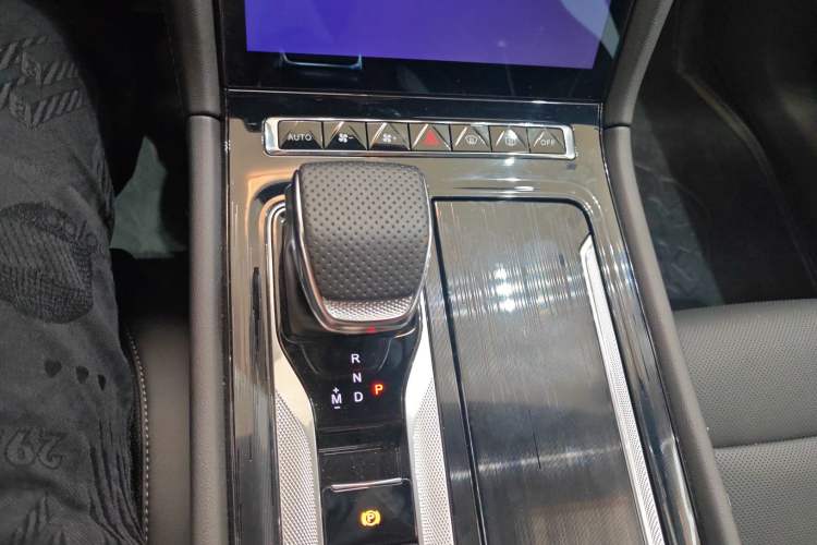 Used Hongqi H6 2024 2.0T ZhiShang Version Gear Lever