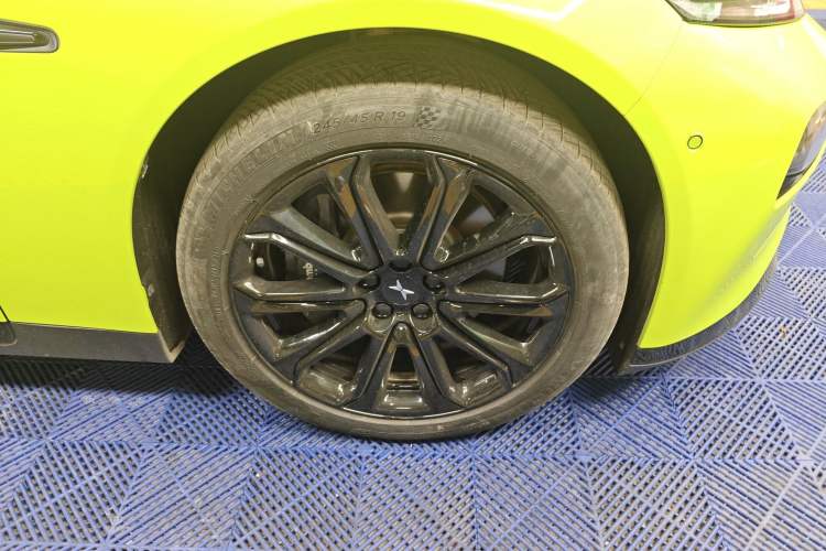 Used XPeng P7 2021 670E Pengyi Edition Right Front Wheel Hub