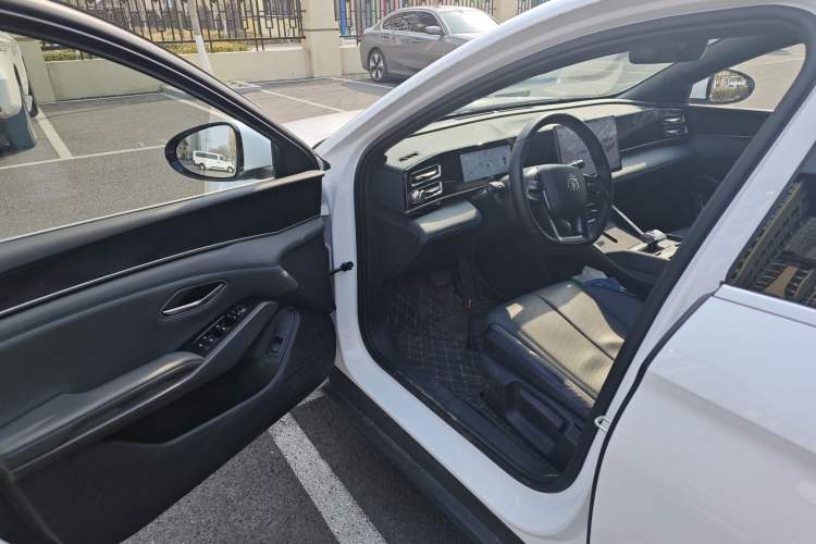 Used BYD Qin L 2025 DM-i Smart Drive 80KM Leading Model
