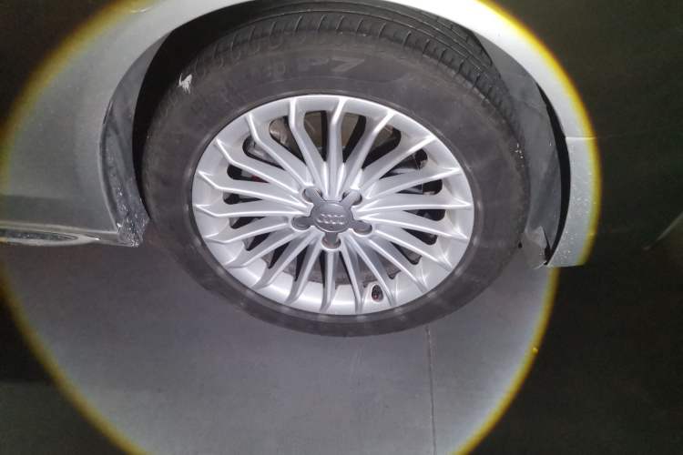 Used Audi A4L 2016 35 TFSI Collection Edition S line Comfort Model Right Front Wheel Hub