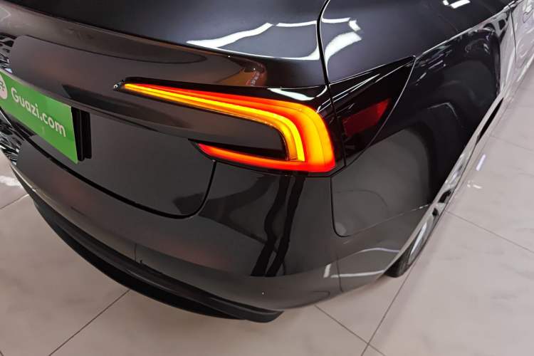 Used Tesla Model 3 2023 Long-Range All-Wheel-Drive Version Exterior 3