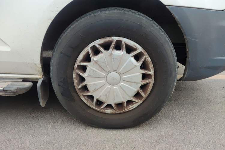 Used Ford Transit 2020 2.0T Diesel Multi-Function Commercial Vehicle Mid-Chassis Low-Roof Design with Dual Rear Doors Emission Standard China V
