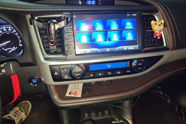 Used Toyota Highlander 2018 2.0T Four-Wheel Drive Luxury Version 7 Seats China VI Standard Audio And AC Panel