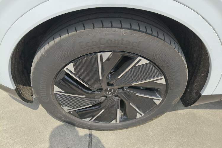 Used Avatr 07 2024 Pro+ All-Electric Version Left Front Wheel Hub