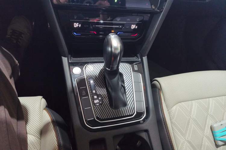 Used Volkswagen Magotan 2023 2 Million Units Limited Edition 330TSI DSG Leading Version