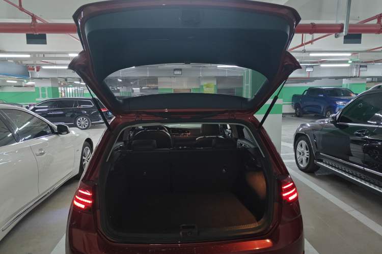 Used Volkswagen Golf 2018 230TSI Automatic Luxury Version
