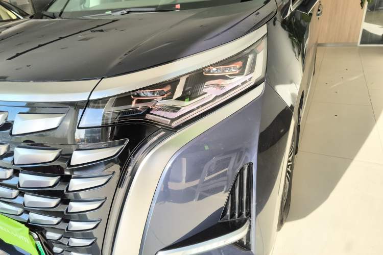 Used Denza D9 2022 DM-i 970 Four-Wheel Drive Flagship Model
