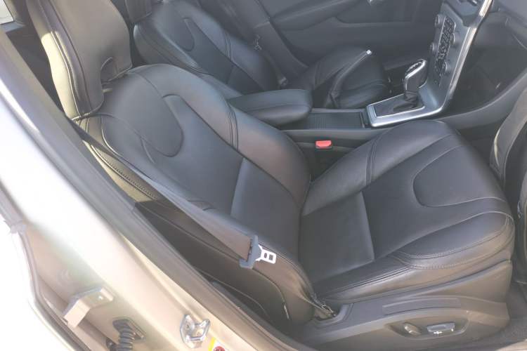 Used Volvo V40 2017 T3 Zhiya Edition