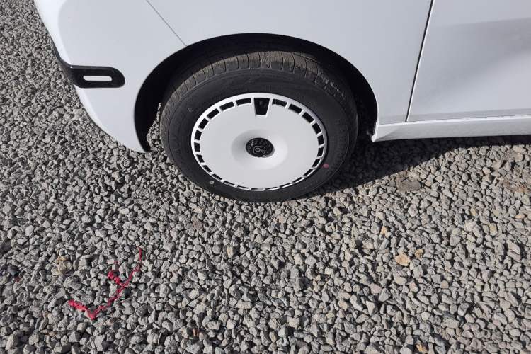 Used Chery QQ Ice Cream 2024 Edition Youth Version 205km Sundae Left Front Wheel Hub