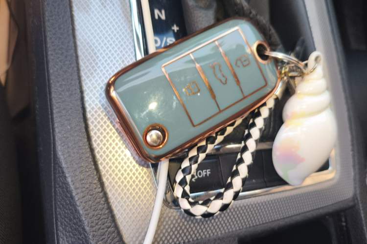 Used Roewe RX5 2016 20T Two-Wheel Drive Automatic Internet Smart Edition
