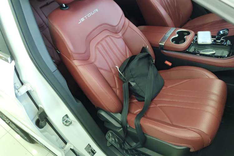 Used JETOUR X70 PLUS 2025 1.5T Luxury Dynamic Edition 5 Seats
