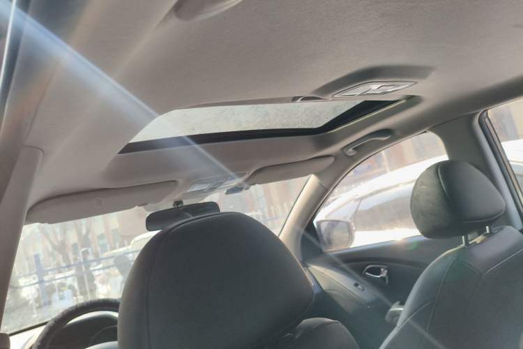 Used Hyundai ix35 2015 2.0L Automatic 2WD Smart Version China V Standard
