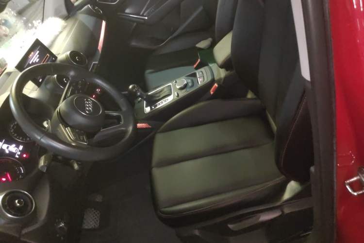 Used Audi Q2L 2018 35 TFSI Launch Exclusive Edition China VI Left Front Seat