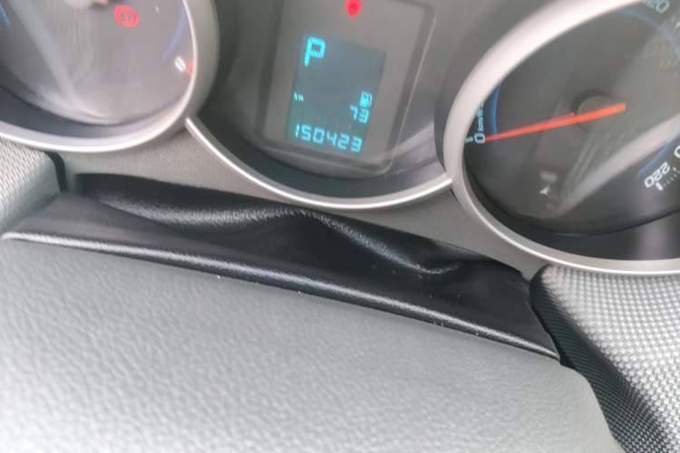 Used Chevrolet Cruze 2012 1.8L SE AT Odometer Close Up