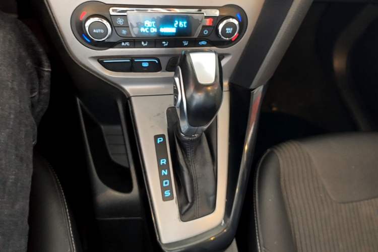 Used Ford Focus 2012 Sedan 1.6L Automatic Fashion Edition
