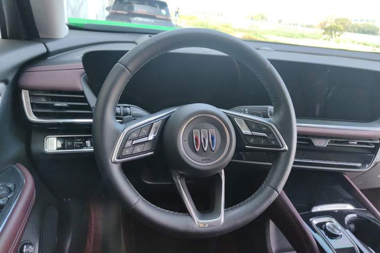 Used Buick Envision 2025 Encore Plus 28T Two-Wheel-Drive Platinum Edition