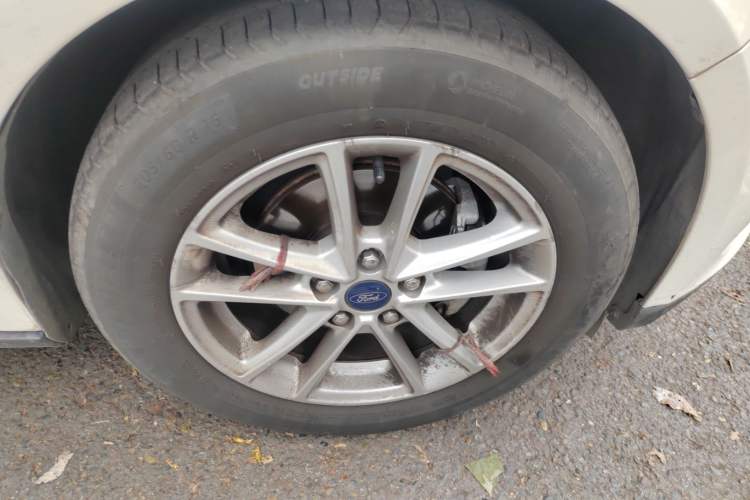 Used Ford Focus 2015 Hatchback EcoBoost 180 Automatic Elite Model Right Front Wheel Hub