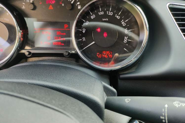 Used Peugeot 3008 2015 2.0L Automatic Classic Edition