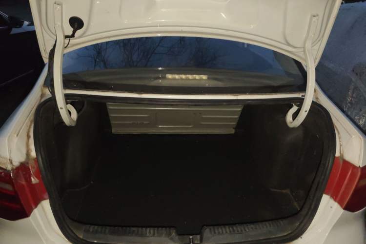 Used Volkswagen Jetta 2015 1.6L Automatic Fashion Model Trunk