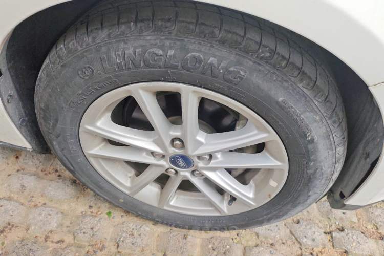 Used Ford Focus 2017 Hatchback 1.6L Automatic Fashion Edition Smart Drive Version
