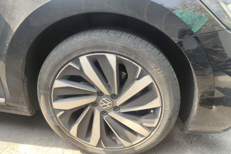 Used Volkswagen Passat 2022 330TSI Starry Elite Edition Right Front Wheel Hub