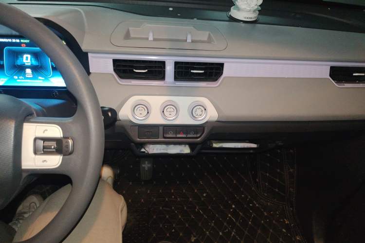 Used Chery QQ Ice Cream 2022 170km Sundae Phosphate Lithium-Ion