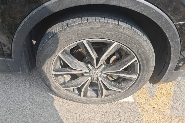 Used Volkswagen Tiguan L 2019 330TSI Automatic Two-Wheel Drive Smart Luxury Version China V Emission Standard
