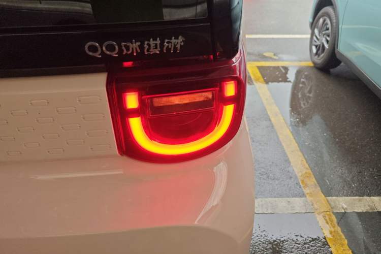 Used Chery QQ QQ Ice Cream 2022 170km Sundae Phosphate Lithium-Ion
