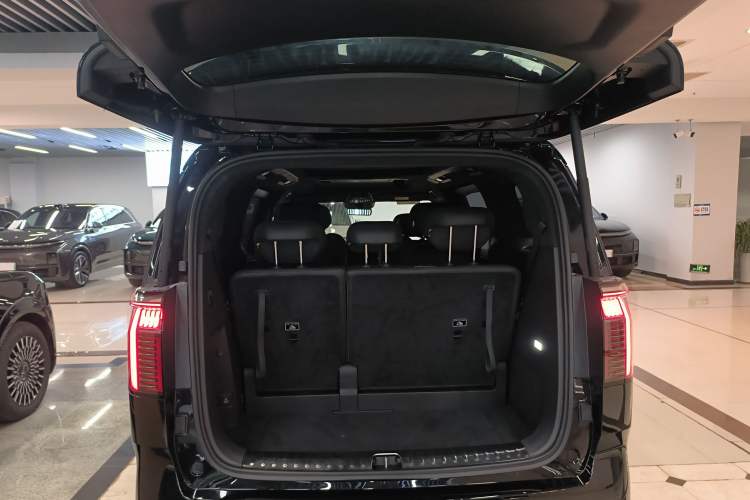 Used Zeekr 009 2024 7-Seater Aisle Version 108 kWh