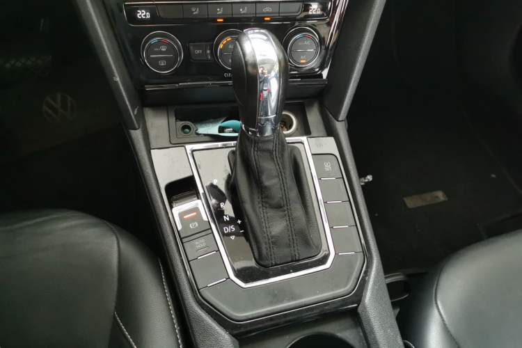 Used Volkswagen Lamando 2015 280TSI DSG Comfort Edition Gear Lever