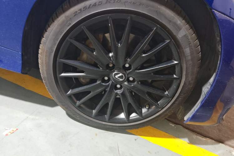 Used Lexus GS 2016 200t F SPORT Right Front Wheel Hub