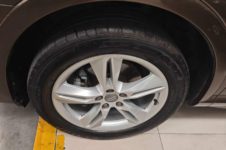 Used Audi Q3 2017 35 TFSI Style Edition Left Front Wheel Hub