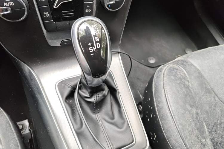 Used Volvo V40 2016 T3 Zhiyi Edition
