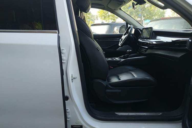 Used SAIC MAXUS D90 2017 2.0T Automatic Two-Wheel Drive - Uranus