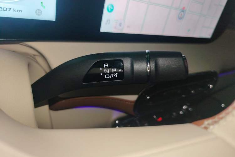 Used ORA Ballet Cat 2023 401 km Luxury Version Gear Lever