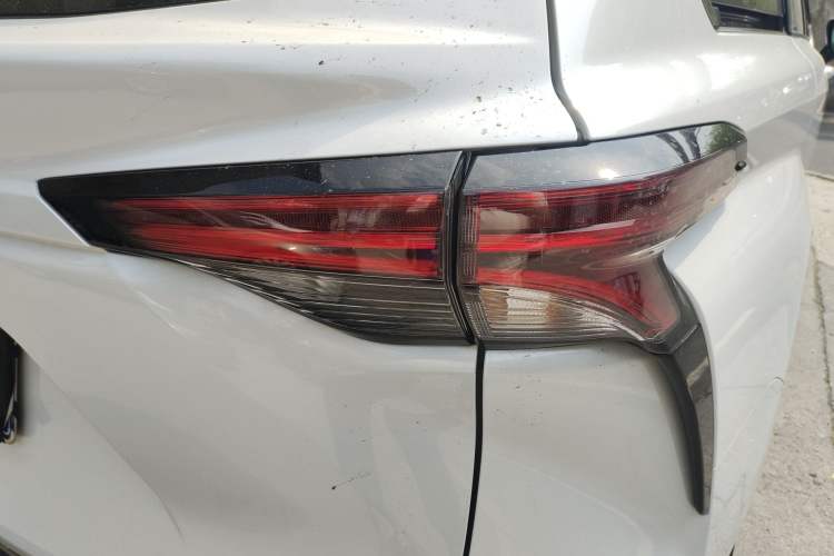 Used Toyota SIENNA 2023 2.5L Hybrid Comfort Edition Right Rear Taillight