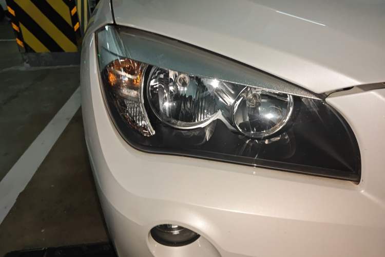Used BMW X1 2015 sDrive18i Fashion Upgrade Edition Right Front Headlight