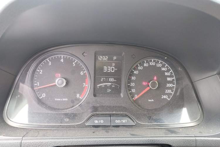 Used Volkswagen Lavida 2013 Revised Classic 1.6L Automatic Fashion Edition Odometer Close Up