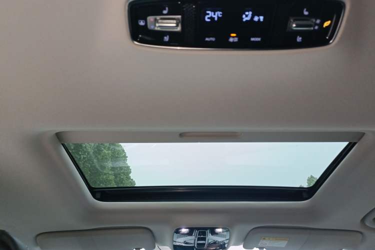 Used Roewe iMAX8 2022 400TGI Celebration Edition Headliner