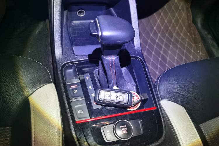 Used Qoros 5 2017 1.6T Automatic Prestige Model Gear Lever