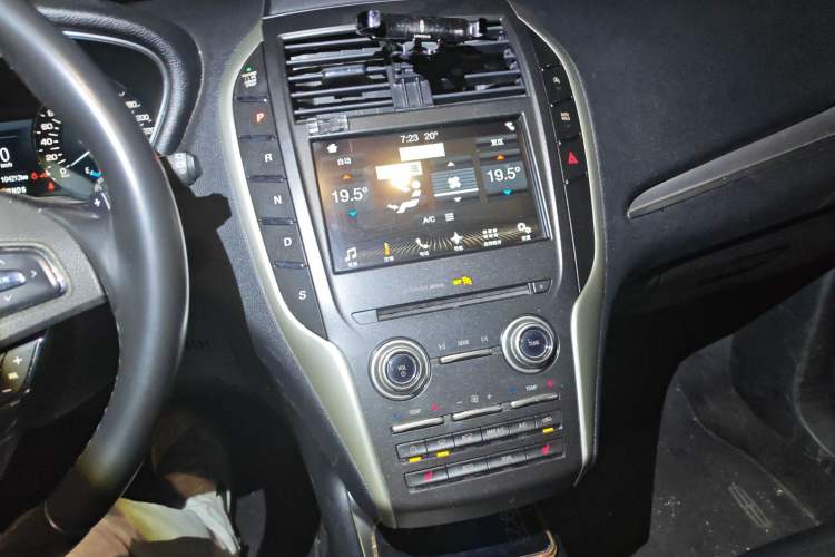 Used Lincoln MKC 2017 2.0T Two-Wheel Drive Deluxe Edition
