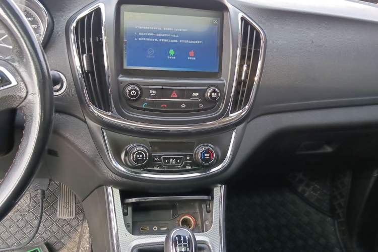 Used Baojun 560 2015 1.8L manual luxury version