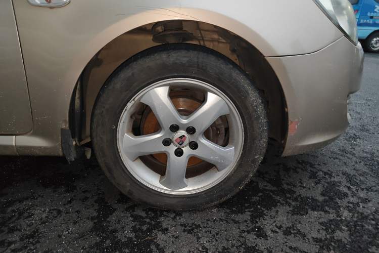 Used Roewe 350 2013 350S 1.5L Manual Xunchi Edition Right Front Wheel Hub