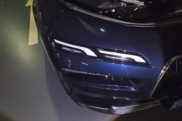 Used BMW 7 Series 2023 735Li Luxury Package Right Front Headlight