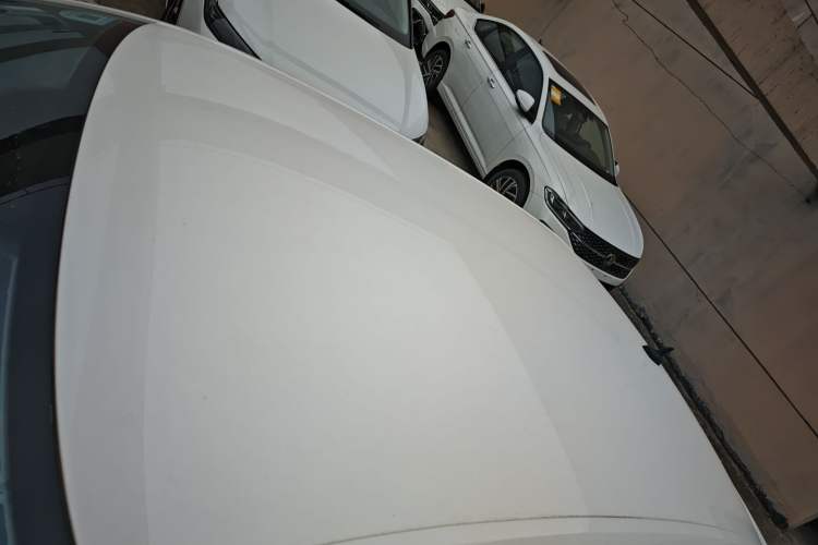 Used Volkswagen Lavida 2015 1.6L Automatic Fashion Edition Roof